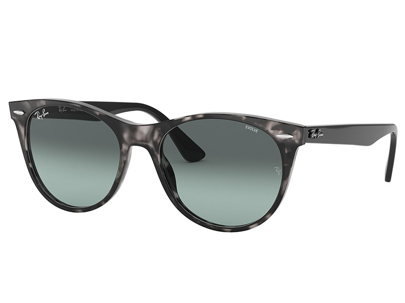 حرر شخصيتك الفريدة من مجموعة  RAY BAN لربيع وصيف 2019